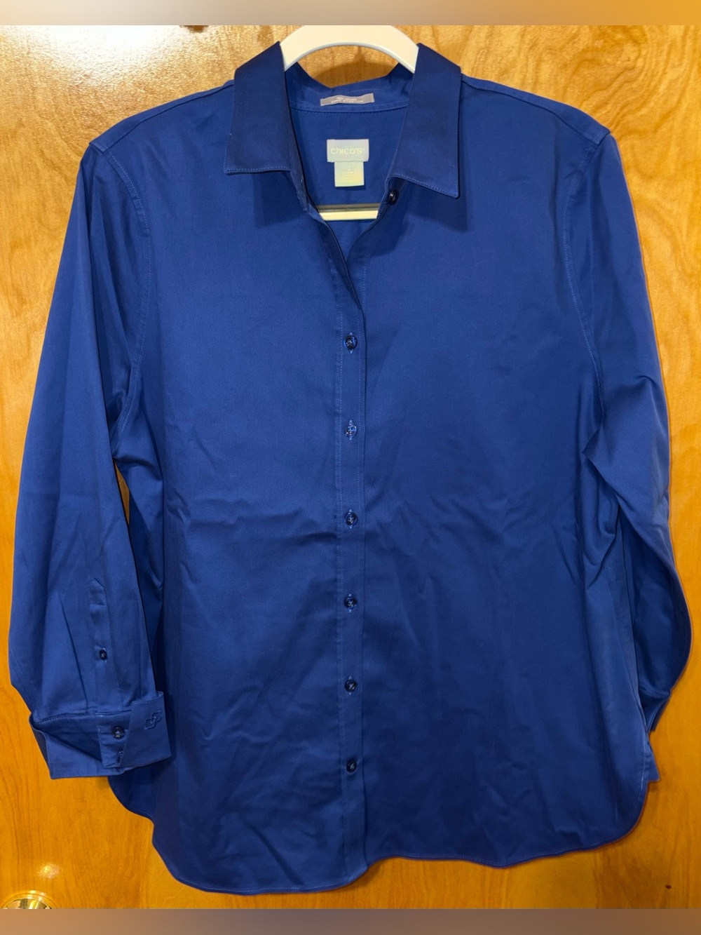 Chico’s royal blue cotton blend No-Iron Chic Stretch button down shirt Size 2